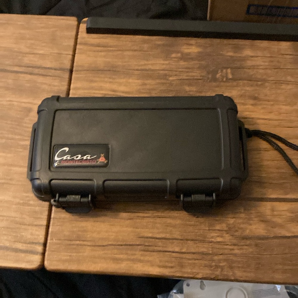 Montecristo casa cigar case